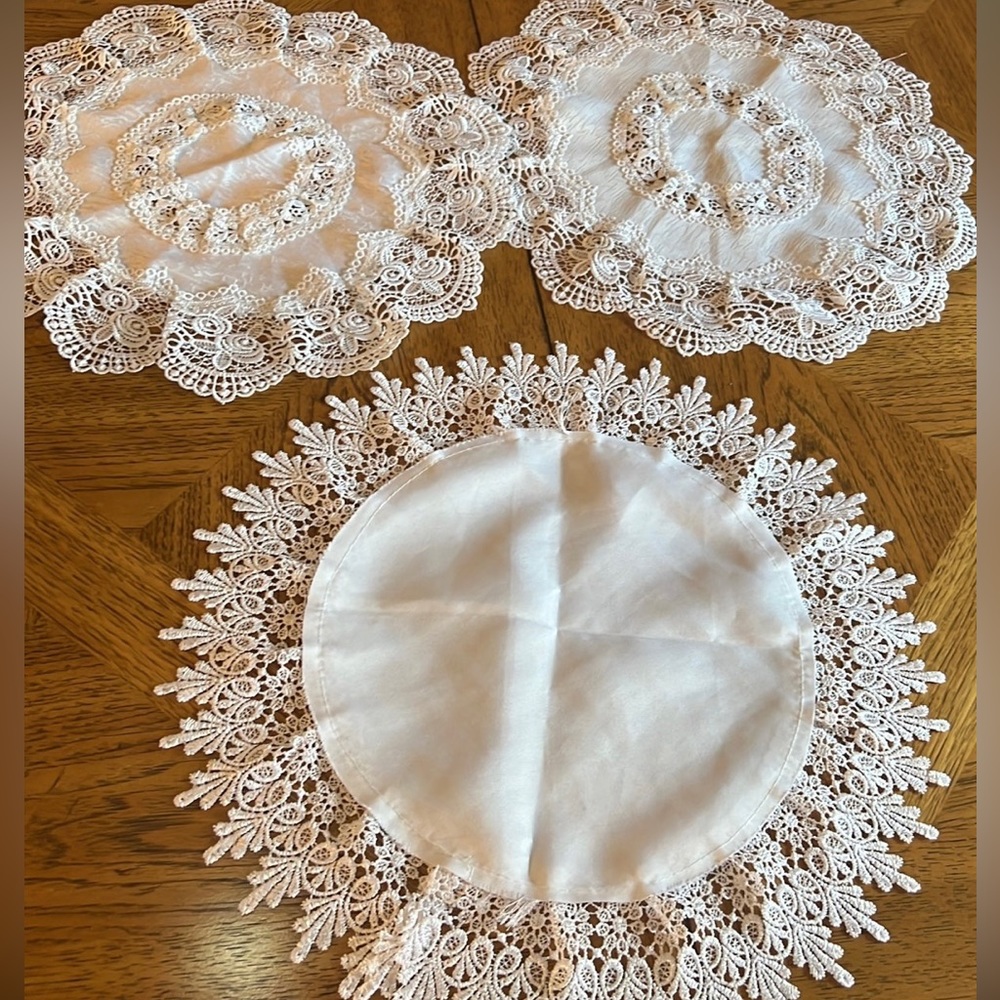 Lace placemats